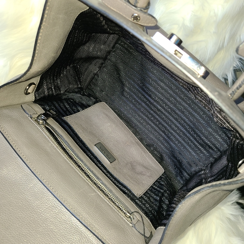 💯 Authentic Prada Handbag 🍀 - Picture 11 of 16